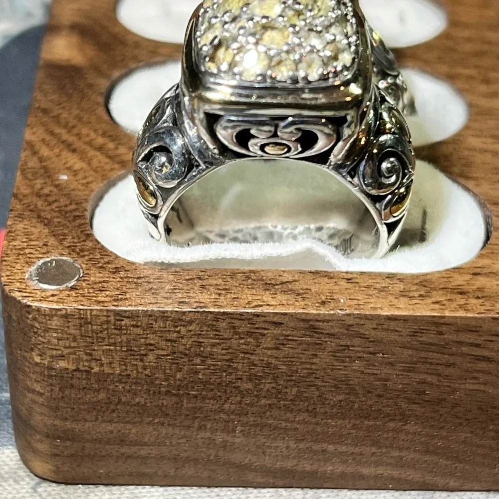 Rare Vintage John Hardy 925/n 18K Gold Multi Stone Dot ring
Sold. Sold - Picture 4 of 7